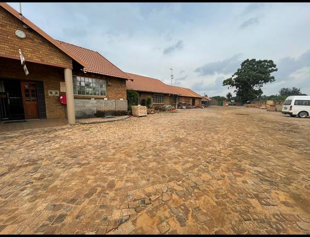 6,817M² INDUSTRIAL YARD FOR SALE IN ANZAC